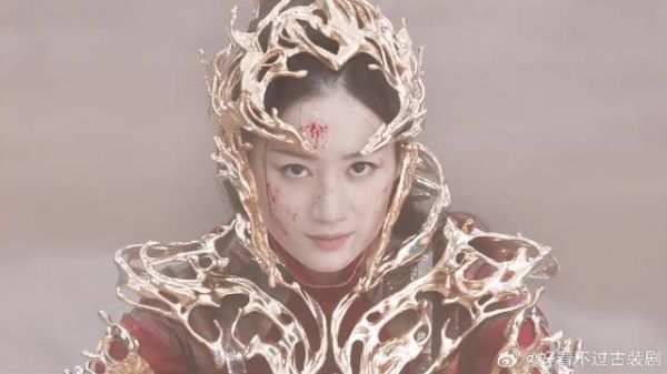 赤地与月尊大战,竟不惜燃烧元神,封印了月族十万将士!