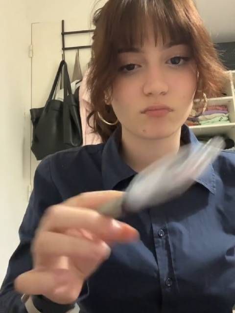 转笔,但是降维打击!(甚至只能看到残影) *ଘ(•༝•)੭̸