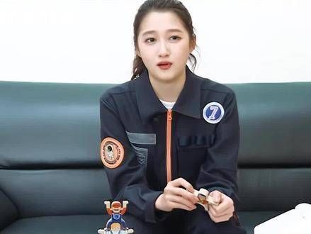 当你醒来发现自己变身为男生,你最渴望做的是什么?关晓彤 综艺 关晓彤