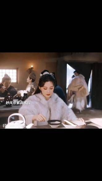 可是从师傅的角度来看,她只是外出救人…