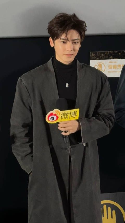 今天第二套look 好韩的小侯!