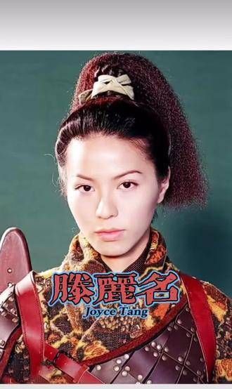 滕丽名将少女的娇羞演绎得淋漓尽致,令人难以忘怀