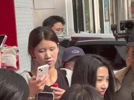 晓好真美,在人群中一见钟情