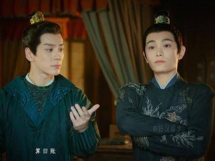 邱庆之对李饼的情感从未言表,却深藏于眼眸、行动与回忆之中
