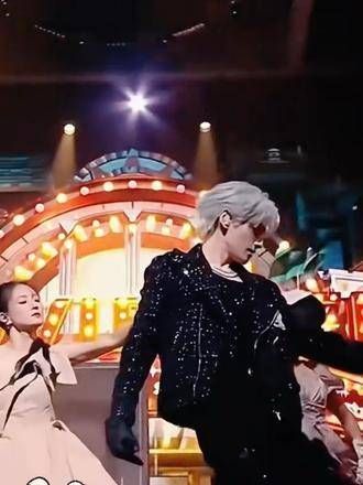 演唱会上跳舞的罗云熙!也是那么的可爱啊