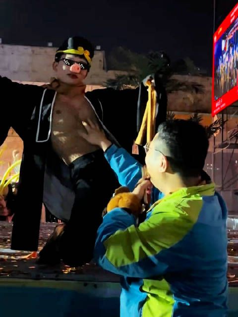 大哥,摸爽了吧