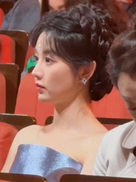 田曦薇的美貌真的无敌,这个发型好适合她