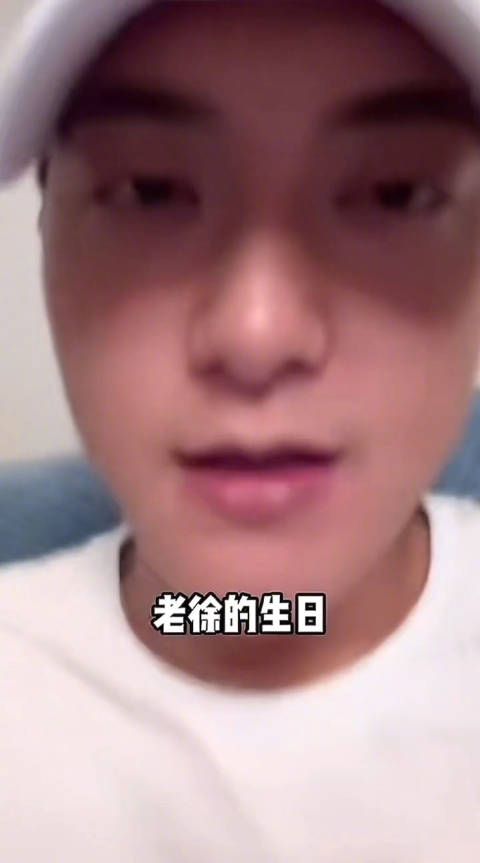 我现在怀疑黄子韬描述的这个,买包时在一起的的兄弟是鹿晗