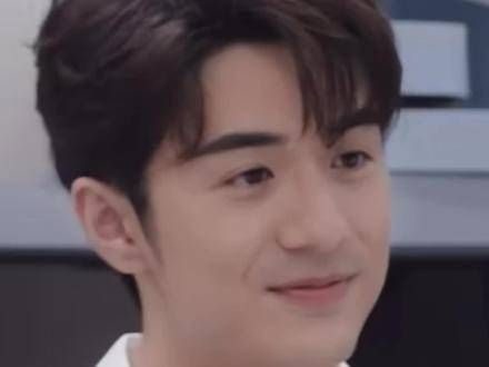 这么有感觉的拉扯仿佛发生在遥远的前世 现在是全糖百分百的甜蜜