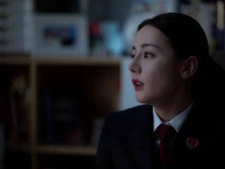 啊啊啊!谁能懂啊!安旎的铁树竟然开花了,何队还是笑得那么廉价哈哈哈哈!
