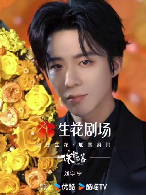 每一个动作都很流畅,这么大又有重量的扇子,在他手上仿佛羽毛,很轻盈!