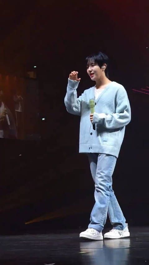 241109 巴黎day1 sound check舞台出现一株小薄荷 /braverymars
