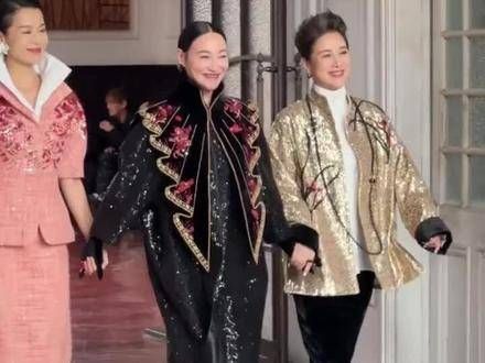 现身时尚盛典，亲自演绎走秀，两位的气质真是绝了…