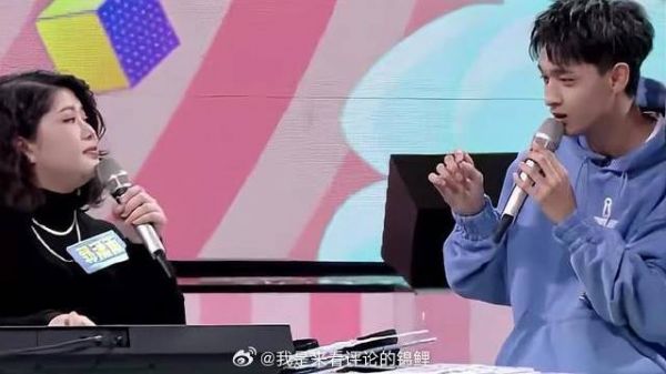 秦霄贤音色太令人惊艳 老师听完，直接夸是小百灵鸟！