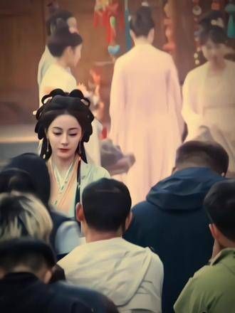 眼神如空谷幽兰,未见其人,先闻其声