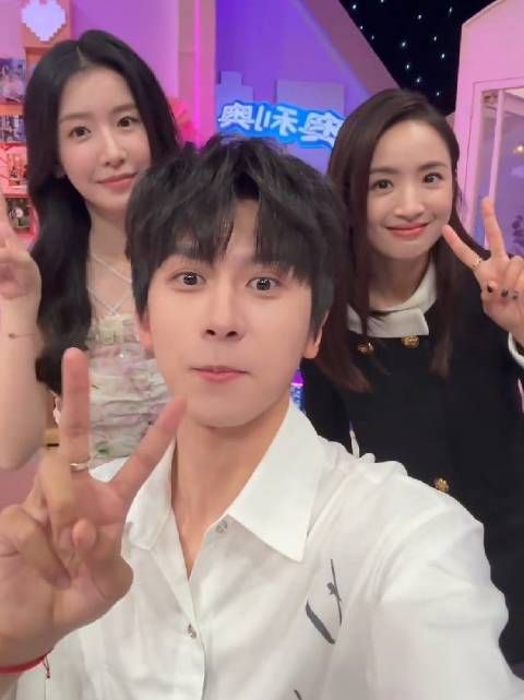 侯哥:终于带晴宝见到她喜欢的依晨姐啦!