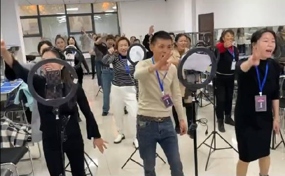 这样的网络主播培训真的管用吗?哈哈哈哈哈哈哈