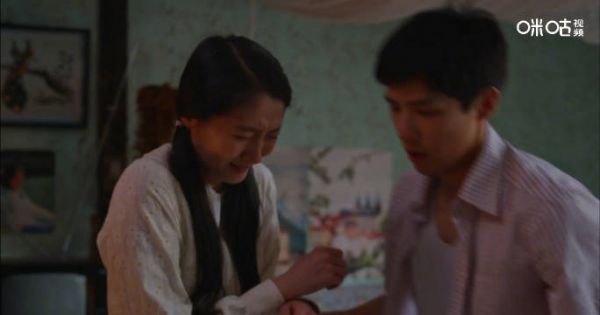 庄超英执意带孩子们去父母家,但看着孩子们一再拖延心里的怒火顷刻发泄而出…