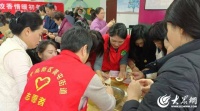 济宁高新区黄屯街道开展“弘扬传统文化 饺香情暖初冬”立冬手工包饺子活动