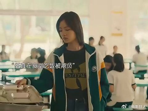 学校饭堂吃饭还要按班级来排队,最后班主任的做法太解气了
