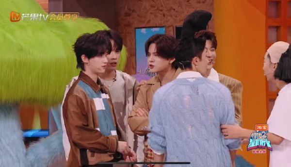 总是就这样自然融入别人队伍听到答案的卧底丁丁7