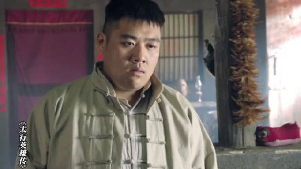 铁锤因二妮的事与父亲大吵,众人凑钱给铁锤办婚事湖南经视流金剧场 王挺