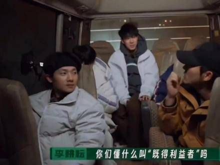 不是男孩无法共情母亲,而是不能