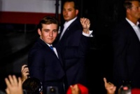 霸总小说照进现实：巴伦周围都是保镖，师生出示证件才能进教室