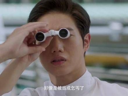 一个是平凡少女,另一个则是狐族的右祭司…