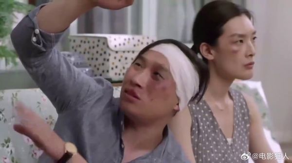 女儿被打伤回娘家,娘家人要去报仇!女婿一进门尴尬了
