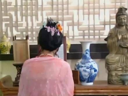 瞬间想到了化完妆的我,哈哈哈哈哈