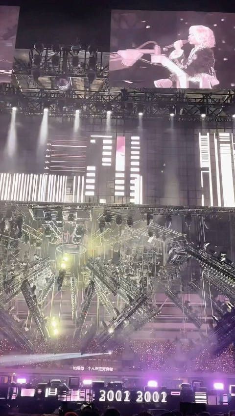 如果每一个人注定要衰老,还不如留给花园多一瞬色彩