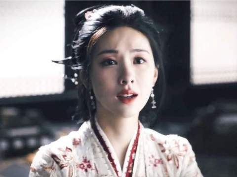 我的爱人在苦苦哀求不要夺走她的爱人,看着她的眼泪我竟也流泪了