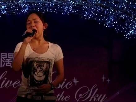 十三岁的睡美人已从梦中醒来...