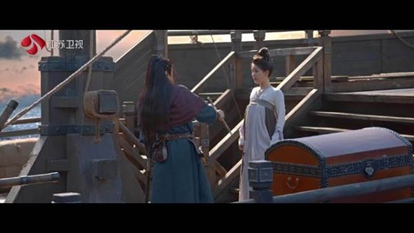 燕子京让手下给端午一把短剑用,端午得到短剑非常兴奋…