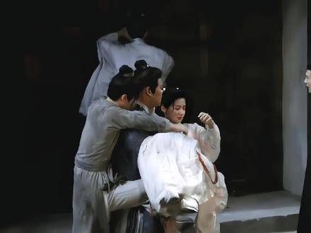 这大哥真是力大无穷,前面抱着芍药,后面背着沈焕,哈哈