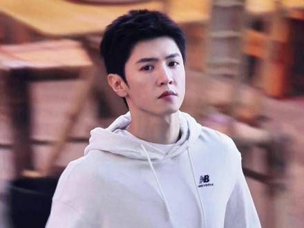 今日份续命 是wuli阿瓒！ 继续耐心等待 今天不二家发布海报大家别忘了