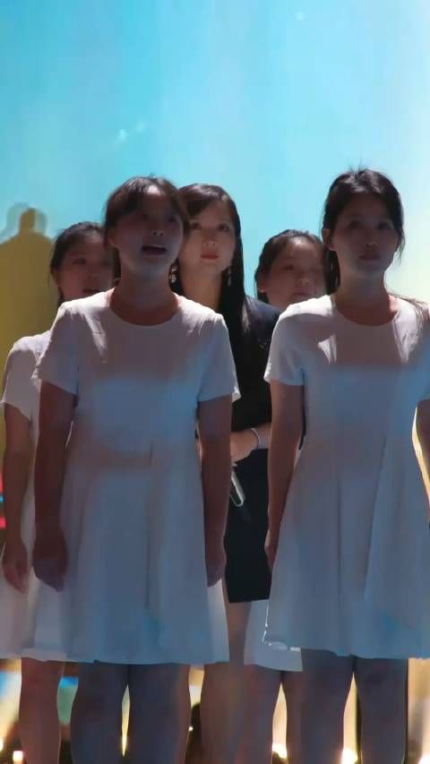 是谁还没听过@何洁 唱的《爱的供养》!