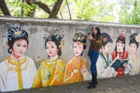 香港《大公报》：画师长沙街头墙绘87版《红楼梦》经典角色致敬传统文化