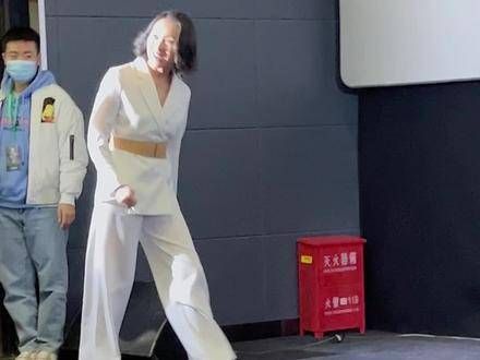 48岁的吴越 与43岁的倪虹洁 同框,两位向大家证明了美貌不受年龄限制!