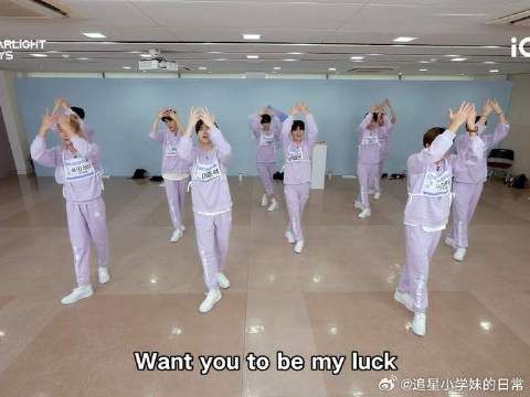 练习室花絮掉落,请欣赏少年们的互动pose大赏!