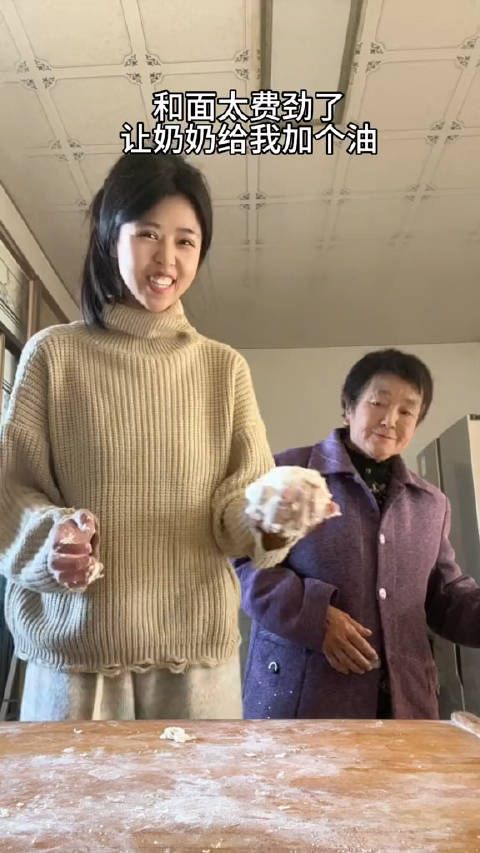 太有礼貌了,揉面前先磕一个