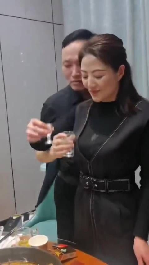 干菜烈火,亲不自禁,千万不要让你老婆去参加同学会