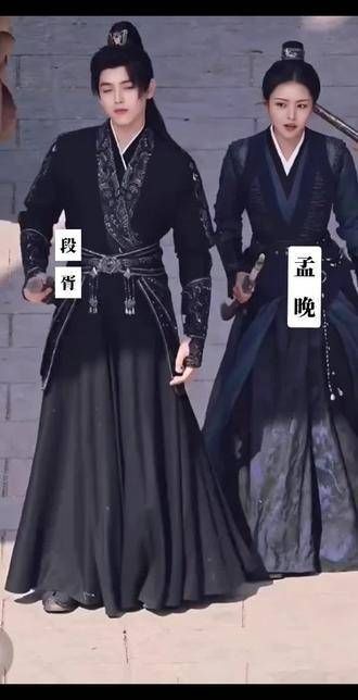阎必果饰演的孟晚,作为追随段胥在战场英勇杀敌的女校尉,深情于段胥