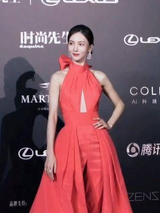 金晨出席线下活动,在高清镜头下显得格外甜美动人,你们觉得呢?