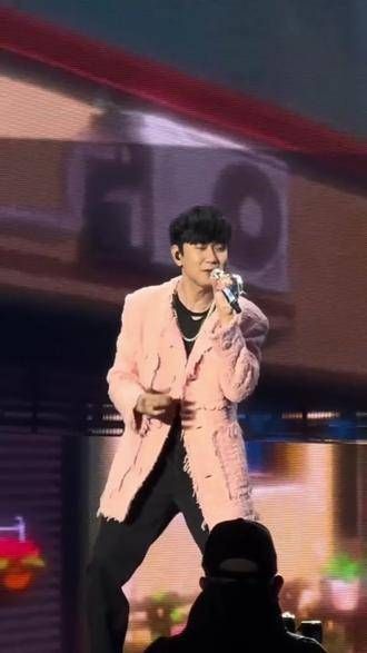 2023年林俊杰武汉演唱会时,因小拇指受伤未能亲自弹奏吉他演唱