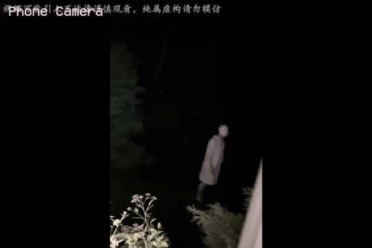 这段真实录像是女孩冒死拍摄的,她发现姐姐整个人很是诡异