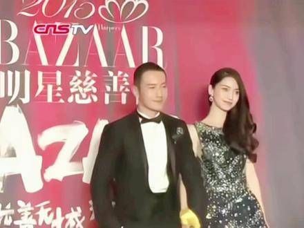2015年芭莎慈善晚宴上,两人在婚礼前手牵手甜蜜亮相红毯…