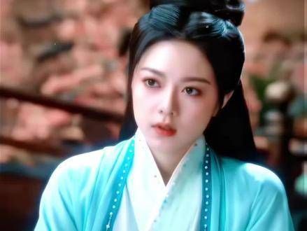 剧中难得一见的清冷形象