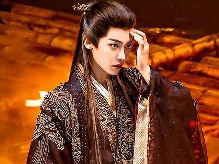 杀阡陌这样的角色,应该由这种雌雄莫辨的美人来演绎啊啊啊啊